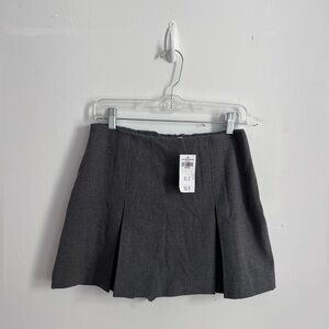 Abercrombie and Fitch gray pleated mini skirt / skort